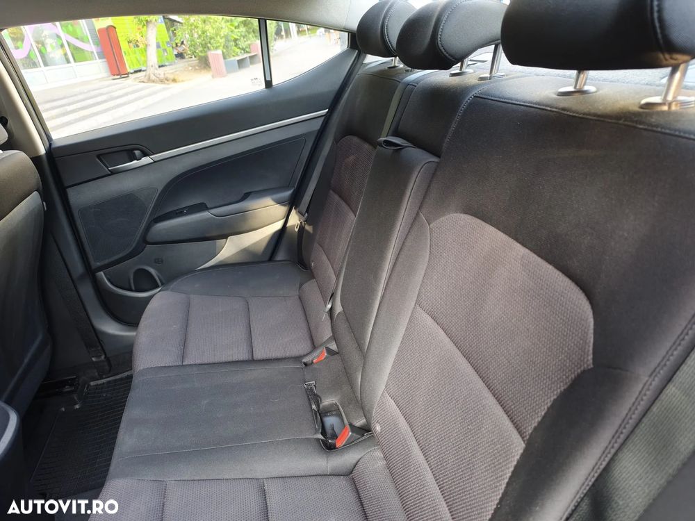 Hyundai Elantra 1.6 MPi Comfort - 23