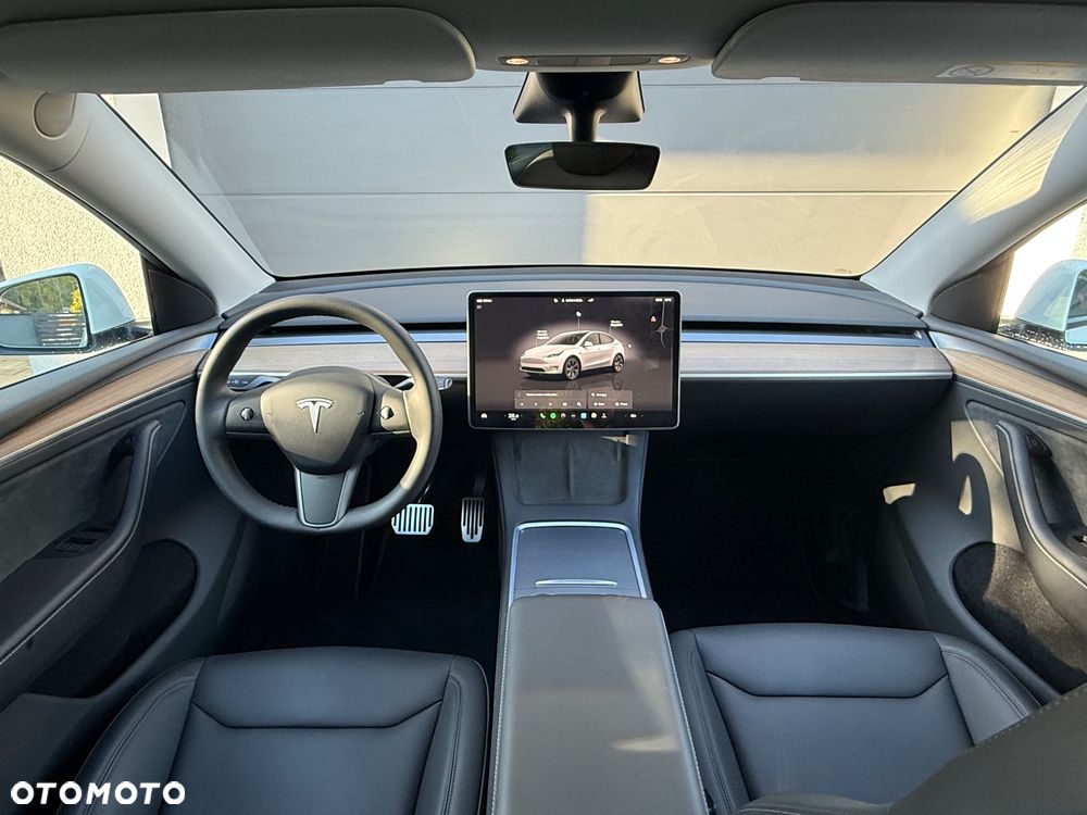 Tesla Model Y - 14