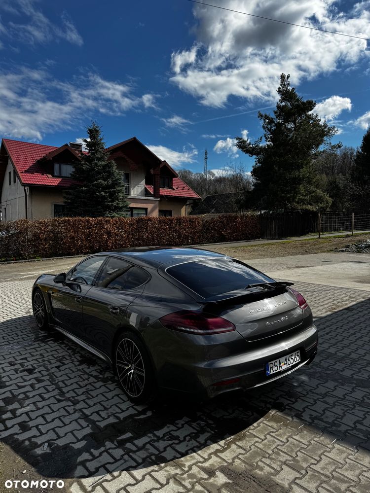 Porsche Panamera GTS - 4