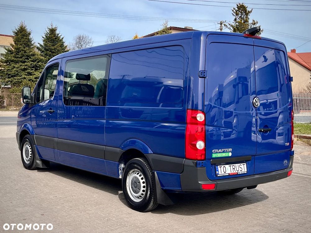 Volkswagen CRAFTER 7 OSÓB / SALON POLSKA / BEZWYPADKOWY / PIERWSZY WŁAŚCICIEL / 2.0 140KM ! ! - 4