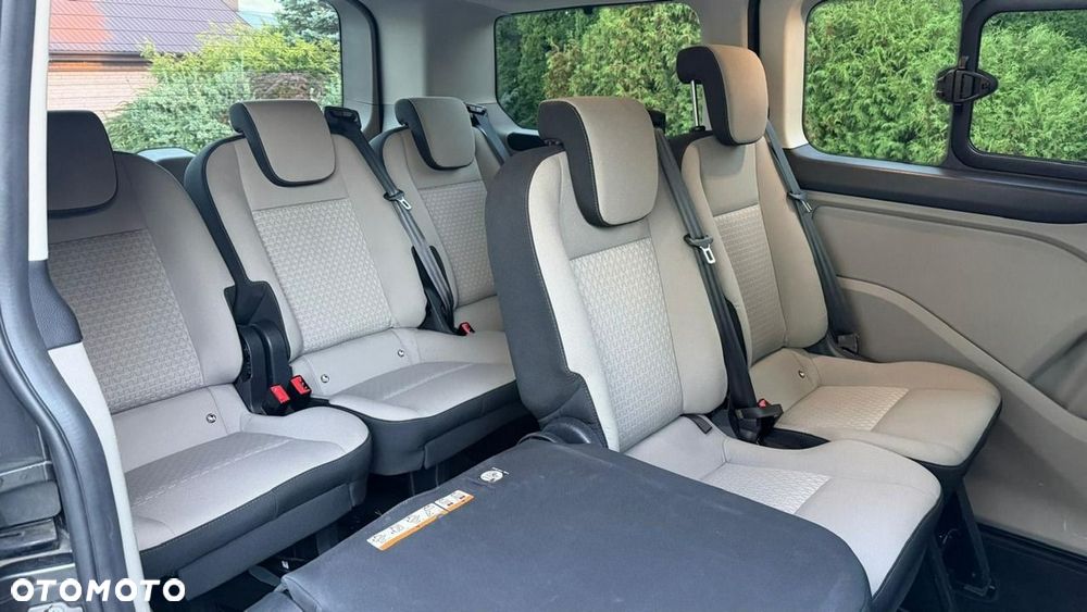 Ford Tourneo Custom - 8