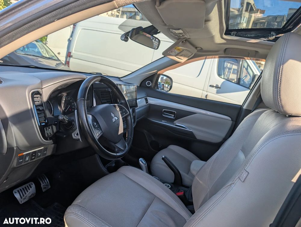 Mitsubishi Outlander 2.0 Litre DOHC MIVEC 4WD Instyle Navi - 19