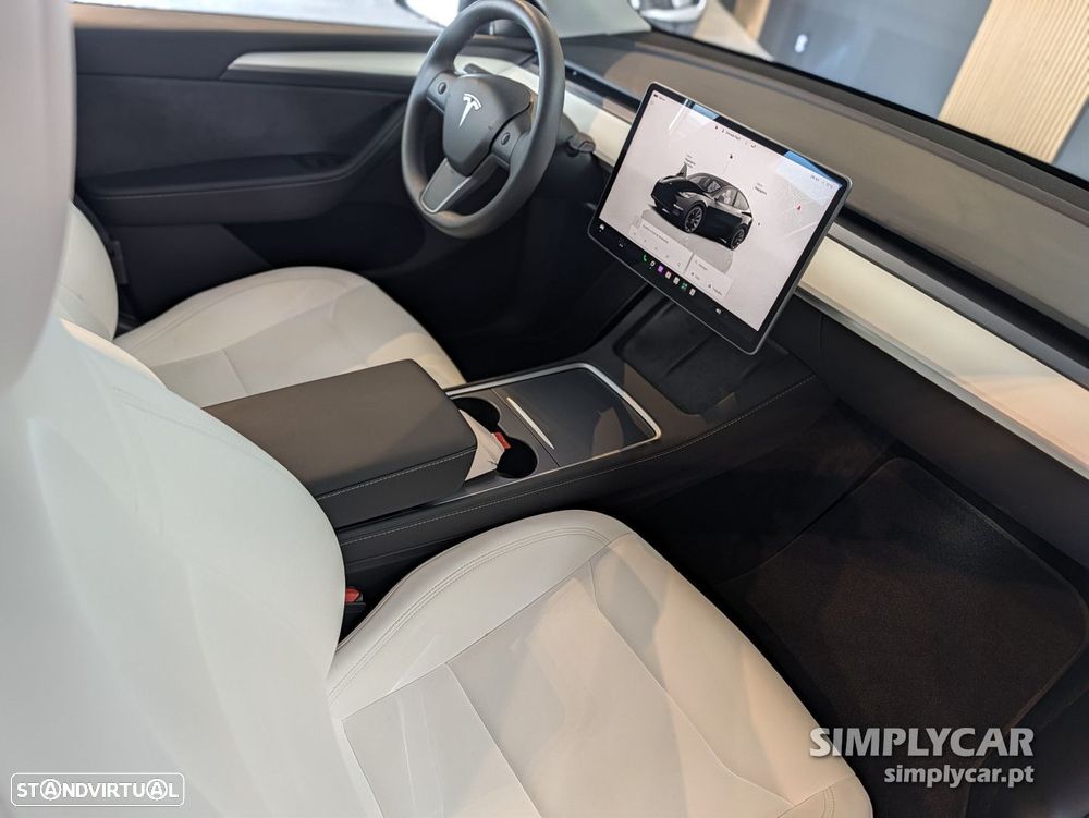 Tesla Model Y Long Range Dual Motor AWD - 9