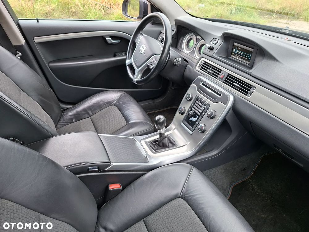 Volvo V70 2.5T Momentum - 13