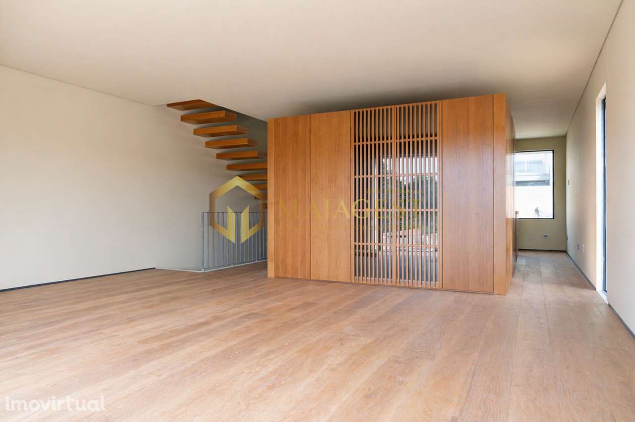 Moradia V3 Nova com Piscina, Terraço de 75m² e Garagem para 2 Carros - Grande imagem: 4/29