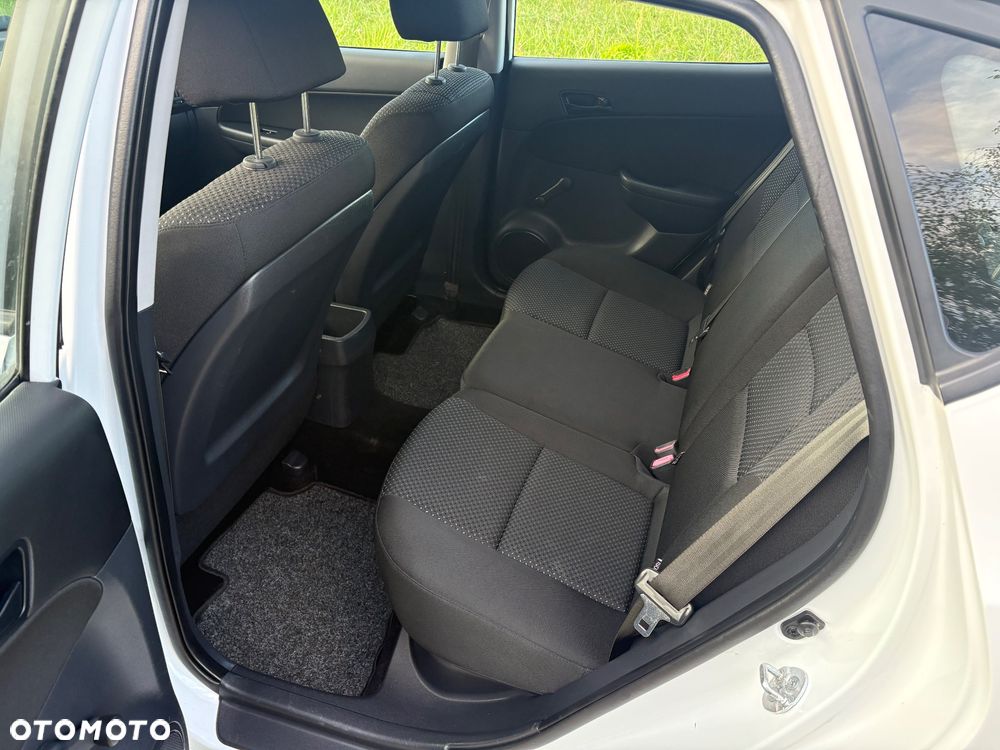 Hyundai i30 1.4 Base + - 23