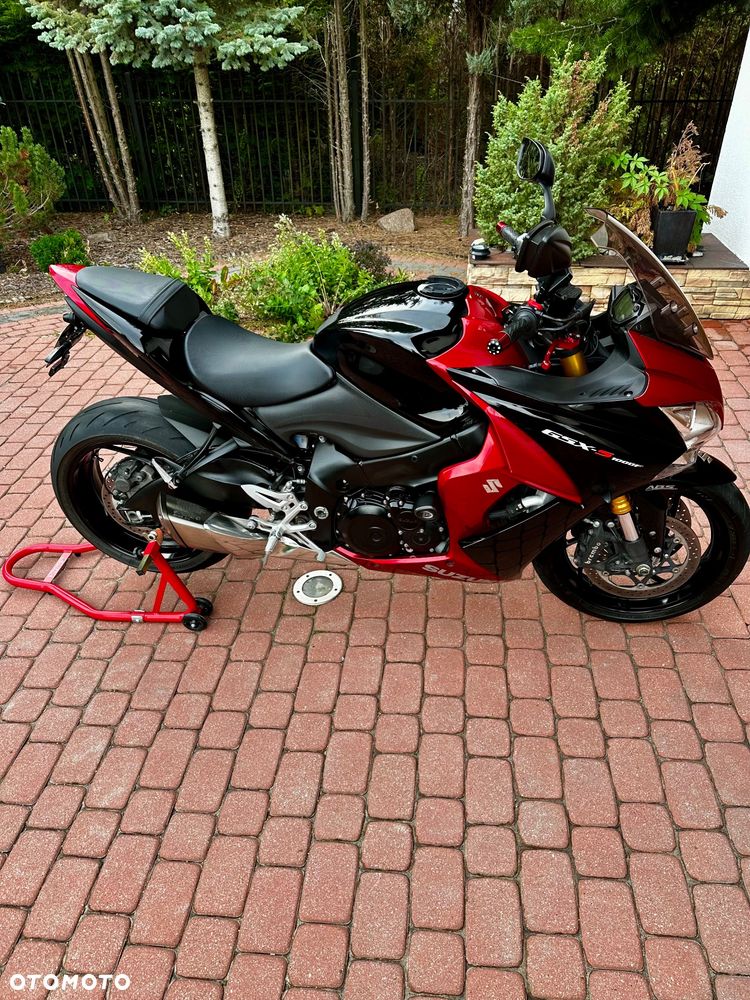 Suzuki GSX - 11
