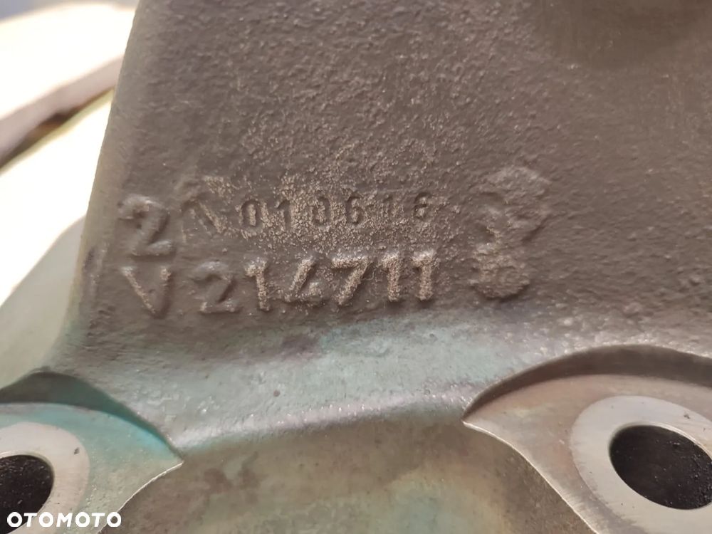 Zaczep łącznika V214711 3J02950071 KUBOTA M7151 - 6