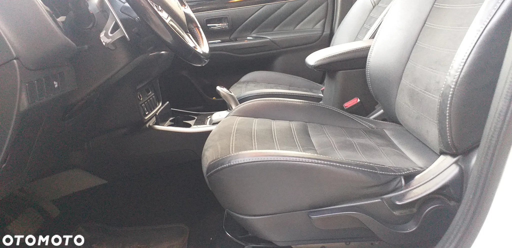 Mitsubishi Outlander PHEV Intense + - 12
