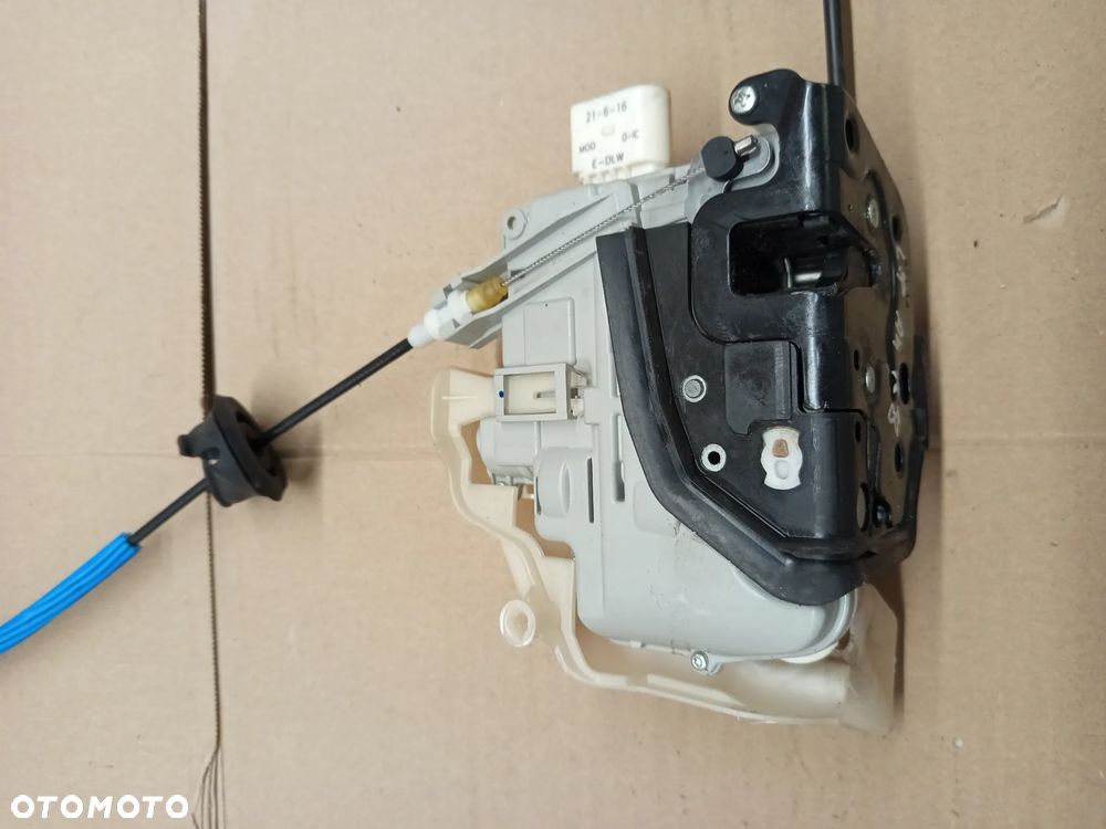 AUDI A4 B8 SEDAN 08-12 1.8 TFSI ZAMEK DRZWI PRAWY PRZÓD PRAWY TYŁ 8K0839016 - 5