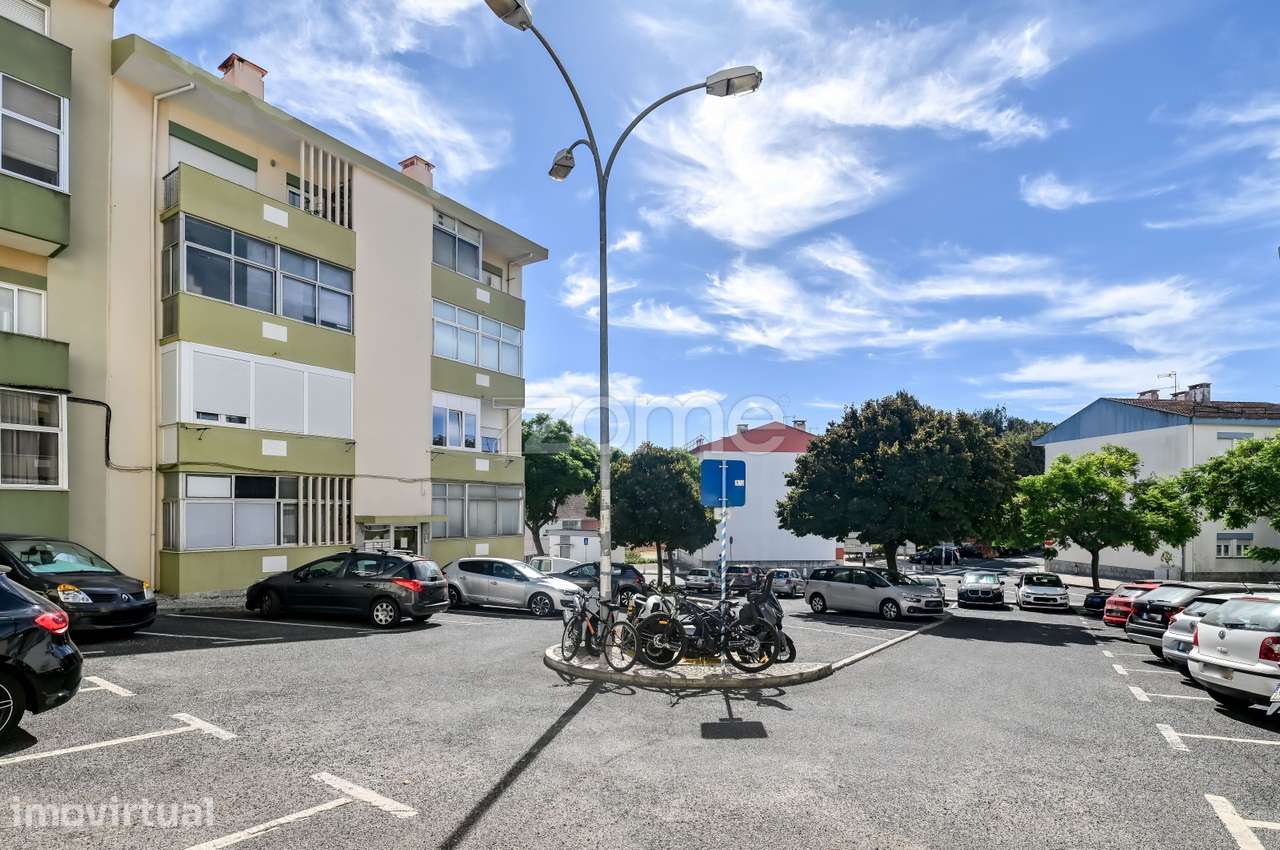 T2 Remodelado em Porto Salvo - Grande imagem: 3/25