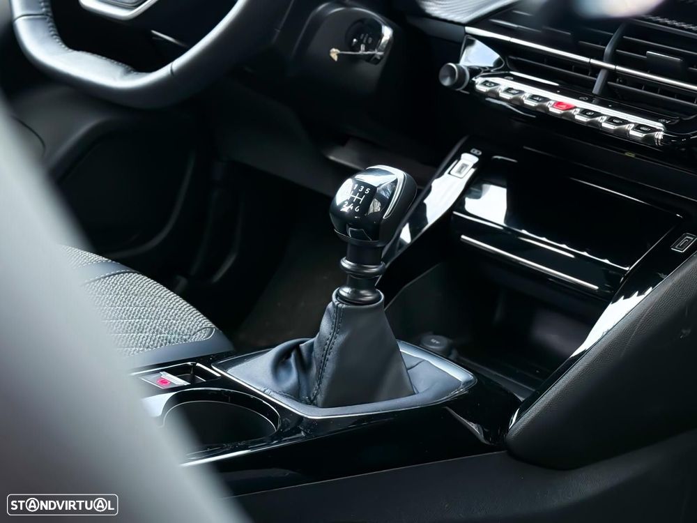 Peugeot 2008 1.2 PureTech Allure - 16