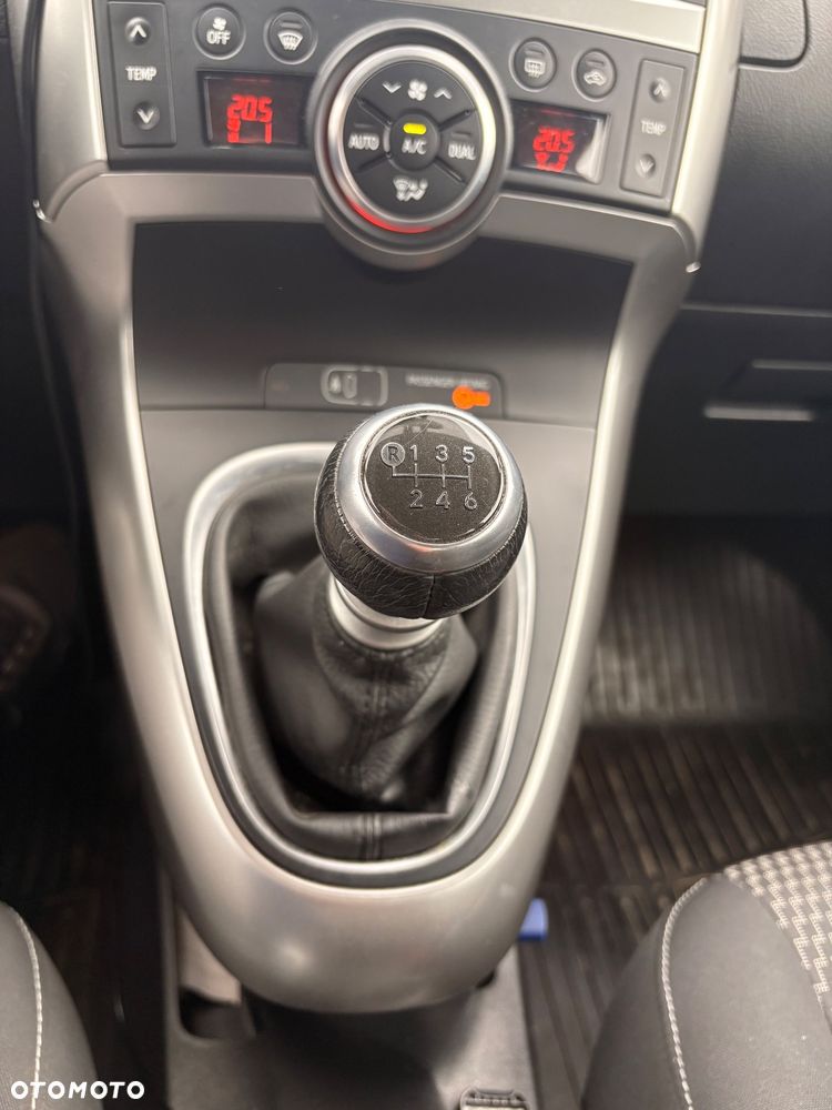 Toyota Verso 1.8 Premium 7os - 14