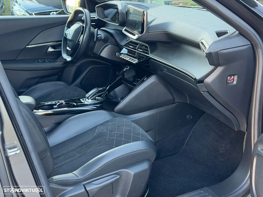 Peugeot 2008 PureTech 130 EAT8 GT - 11