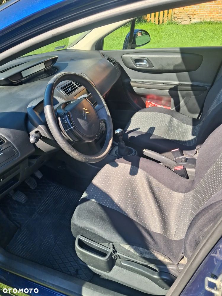 Citroën C4 1.4 16V X - 8