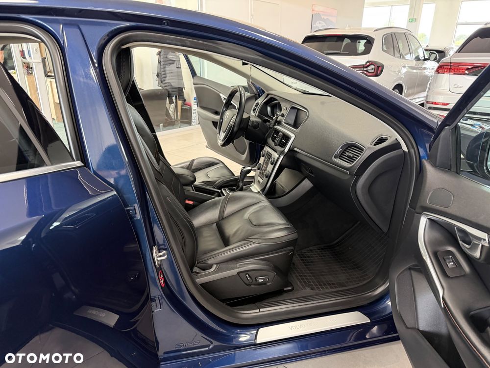 Volvo V40 D4 Drive-E Ocean Race - 31