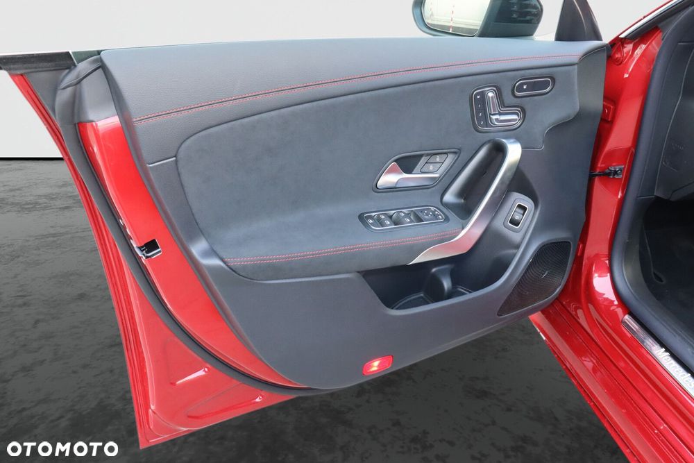 Mercedes-Benz CLA 200 AMG Line 7G-DCT - 7