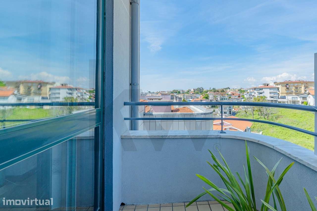 Apartamento T2 com Varandas, Garagem Fechada e elevador - Grande imagem: 3/32
