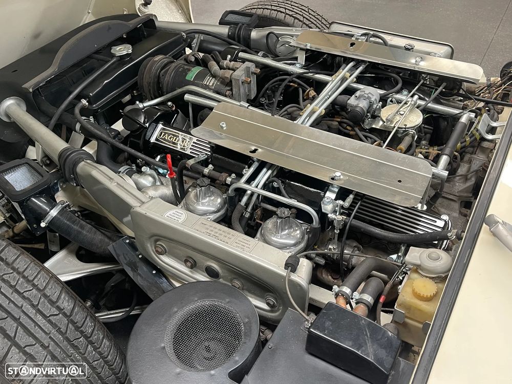 Jaguar E-Type - 14