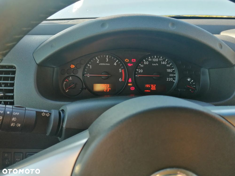 Nissan Navara 2.5 D LE - 9