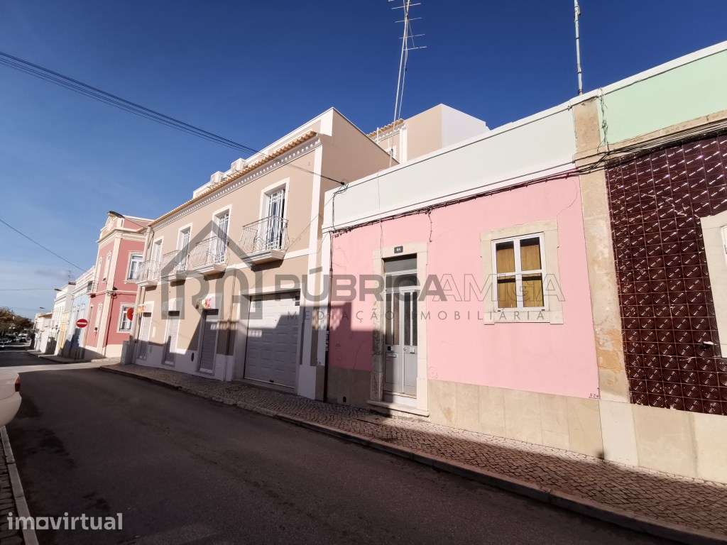 Casa antiga por recuperar no centro de Loulé - Grande imagem: 4/18