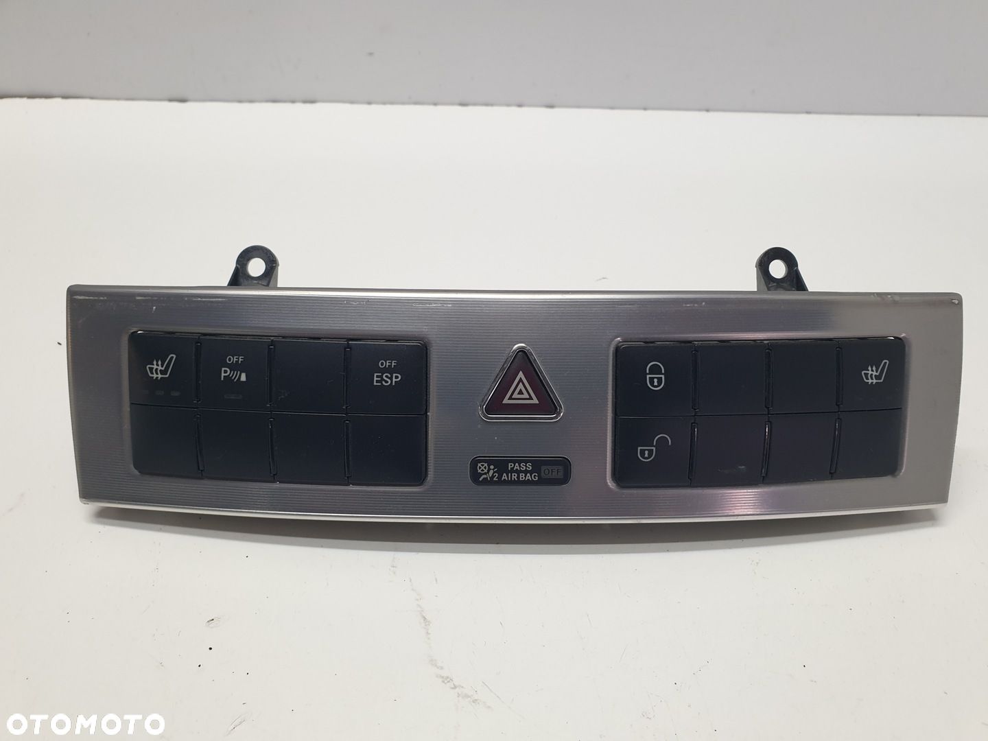 PANEL WŁĄCZNIK AWARYJNYCH MERCEDES CL203 2038215781 - 1
