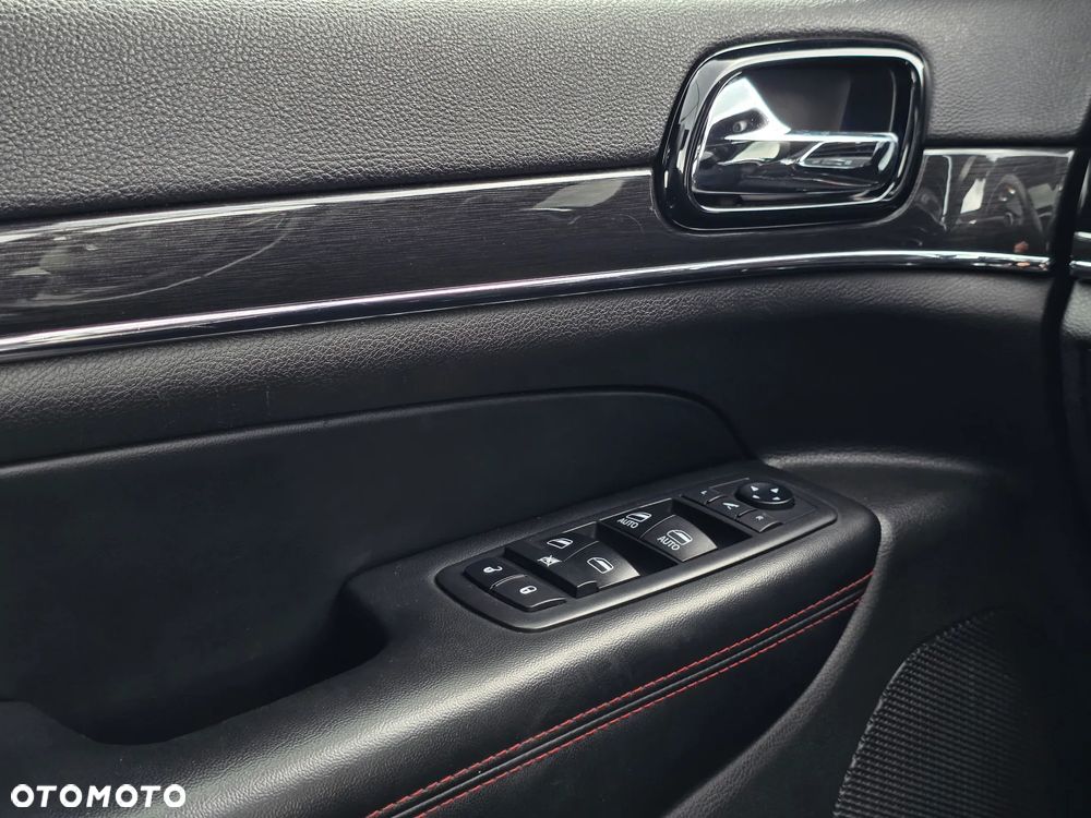Jeep Grand Cherokee - 25