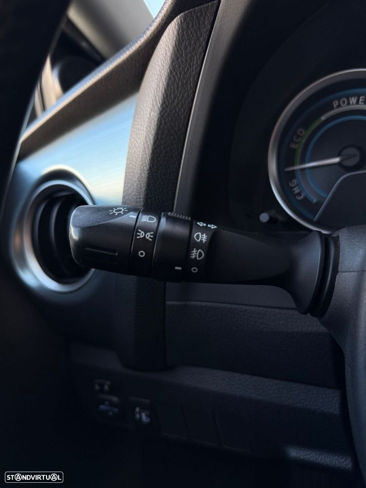 Toyota Auris Touring Sports 1.8 HSD Comfort - 13