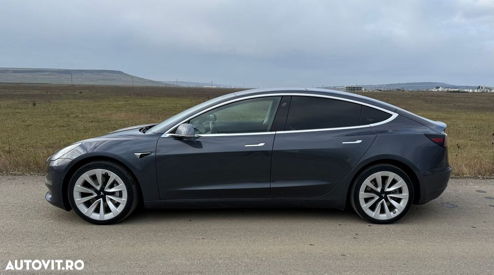 Tesla Model 3 - 7