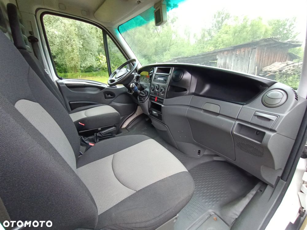 Iveco DAILY 35s13 L2H2 2.3 diesel 126kM, 2012 rok, WEBASTO, HAK, CAMERA COFANIA, ORGINALNY NIEWIELKI PRZEBIEG 176tyś. SPROWADZONY ZE SZWECJI! - 26