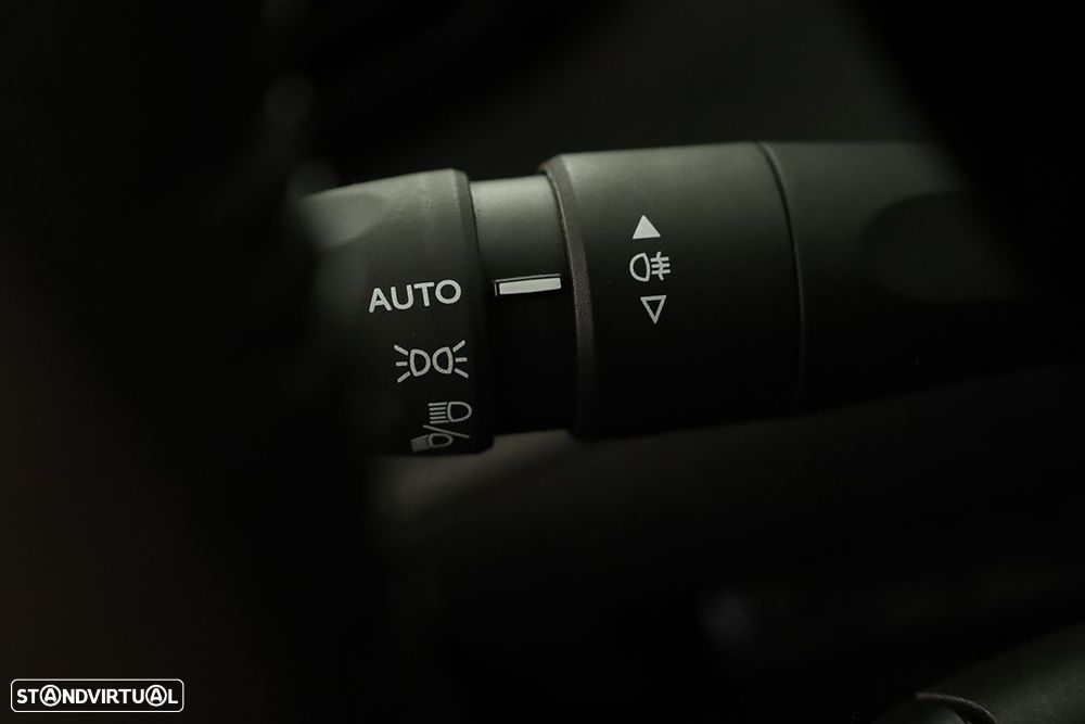 Peugeot 2008 1.2 PureTech Allure - 16