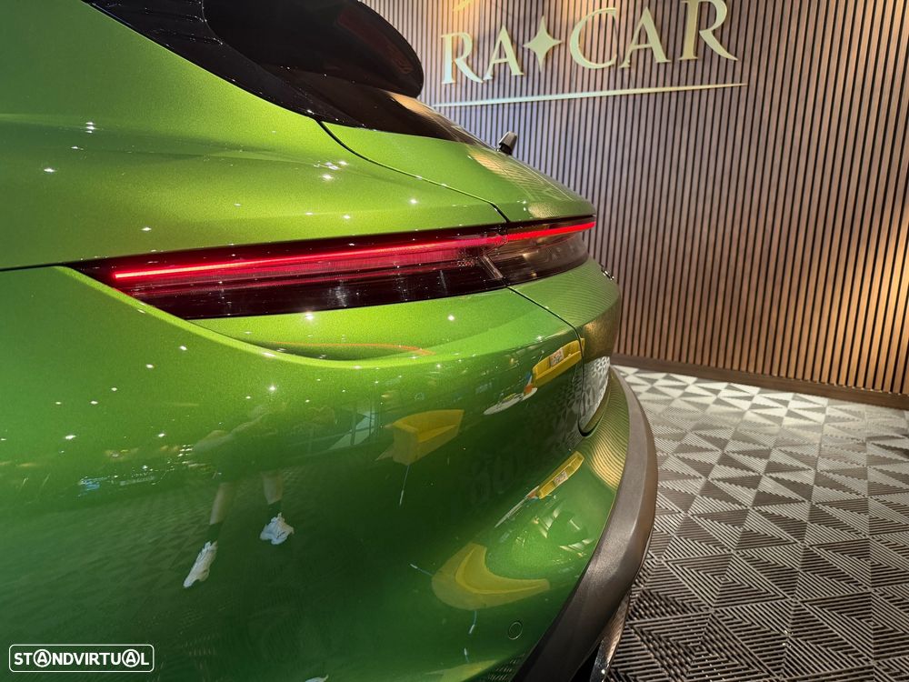 Porsche Taycan Cross Turismo 4S - 16