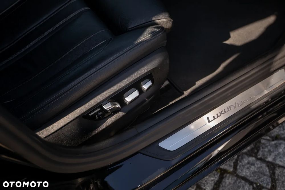 BMW Seria 5 520d xDrive Luxury Line sport - 24