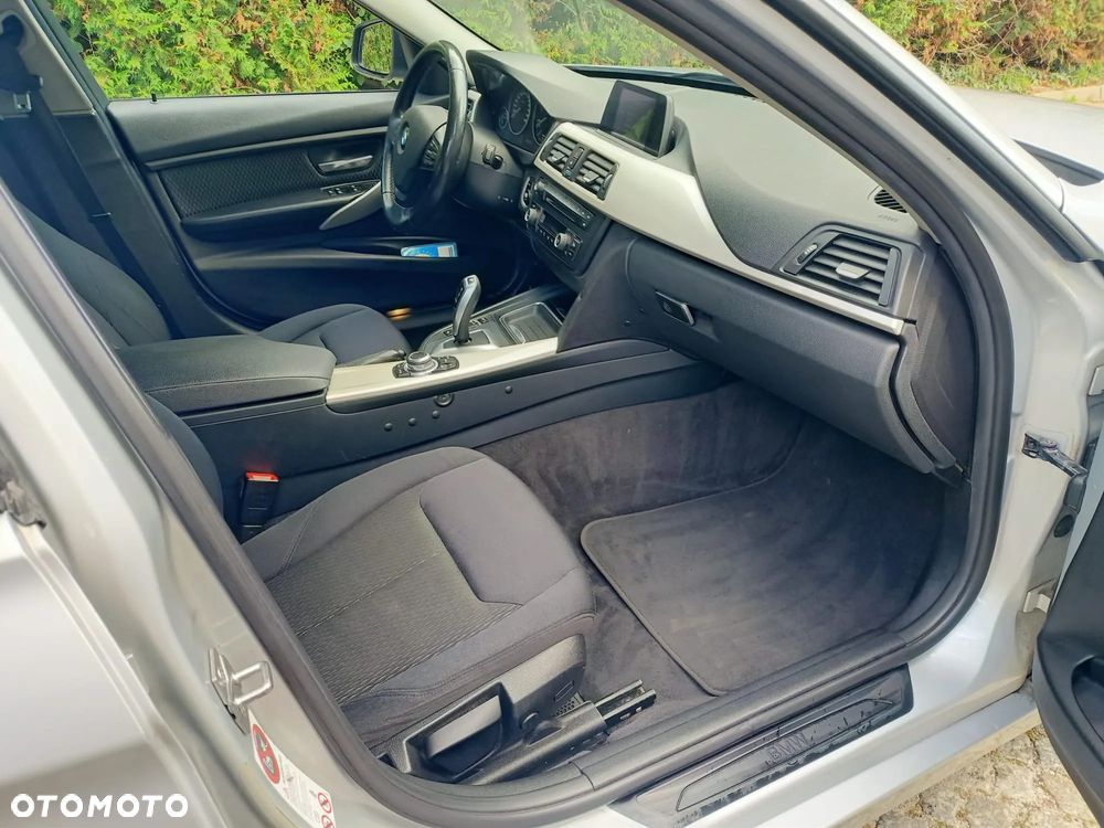 BMW Seria 3 320d Touring Sport-Aut - 8