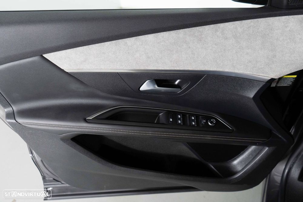 Peugeot 3008 1.6 Hybrid4 GT e-EAT8 - 21