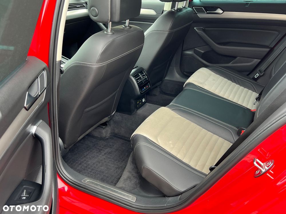 Volkswagen Passat Variant 2.0 TDI SCR DSG (BlueM Tech) Highline - 25