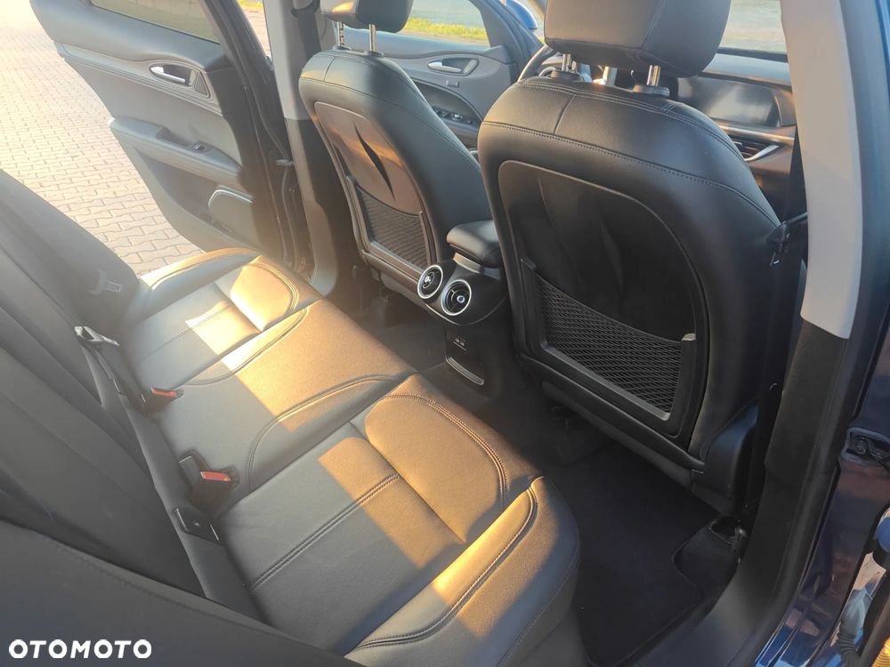 Alfa Romeo Stelvio 2.0 Turbo 16V AT8-Q4 Ti - 22