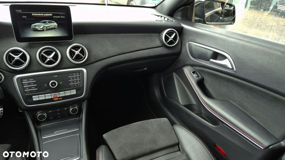 Mercedes-Benz CLA 200 7G-DCT AMG Line - 25