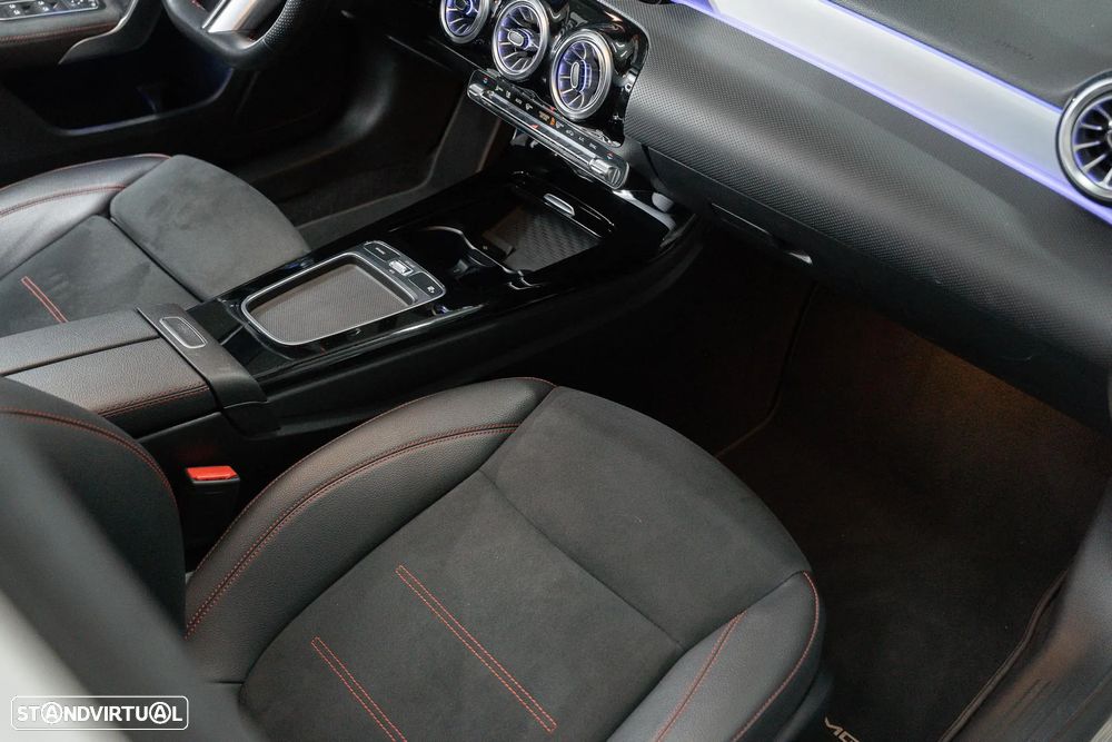 Mercedes-Benz A 200 Limousine AMG Line Aut. - 23