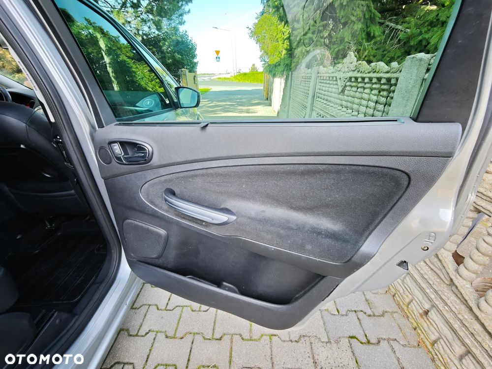 Ford S-Max 2.5 Titanium - 26