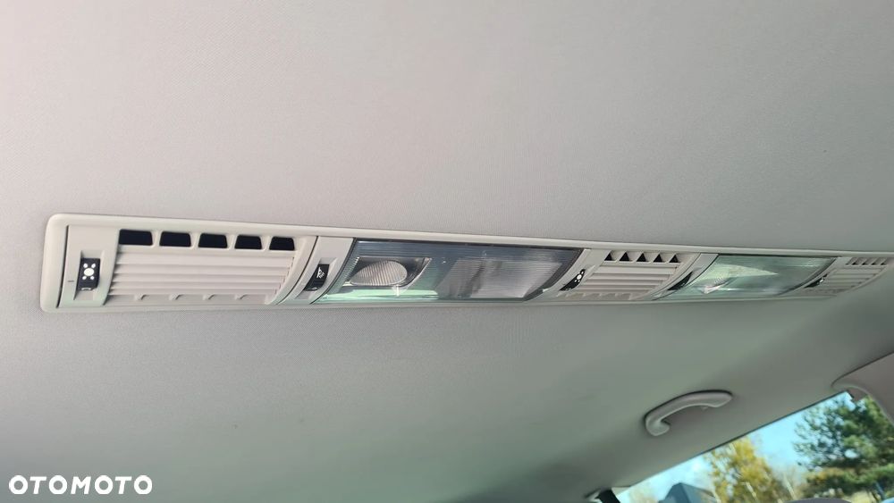 Volkswagen Caravelle - 32