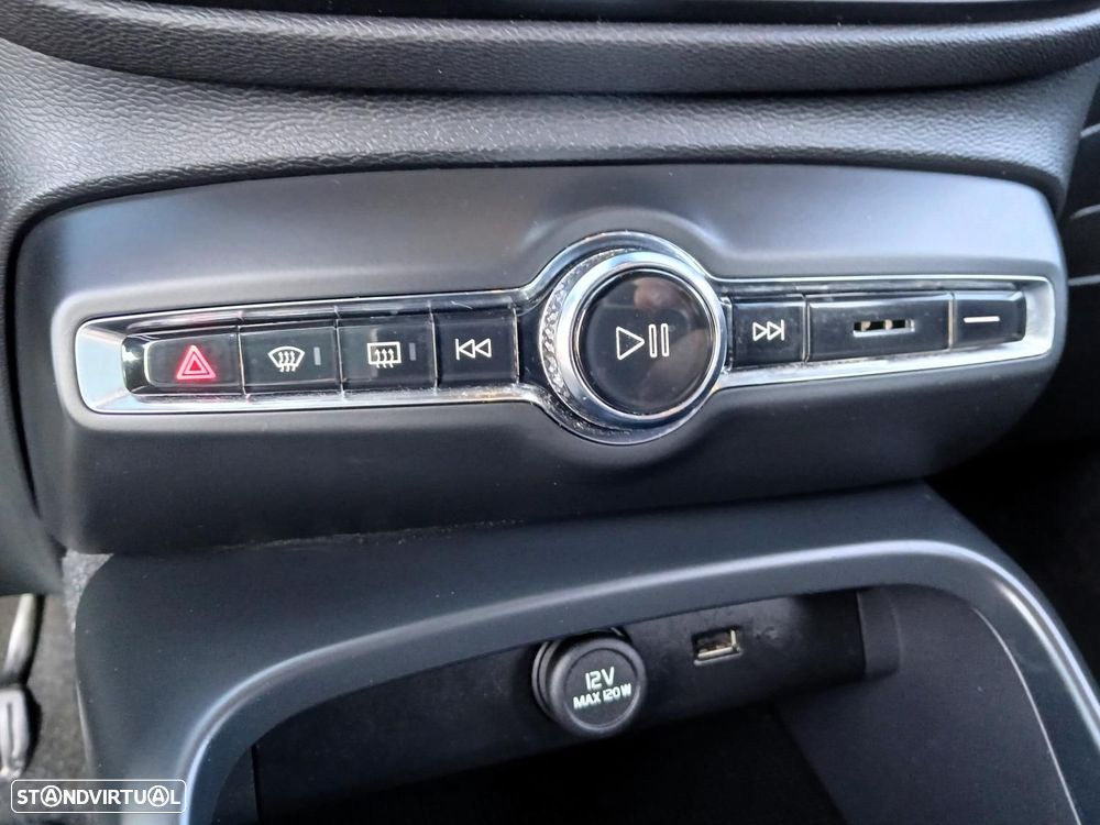 Volvo XC 40 1.5 T2 Momentum Core Geartronic - 14