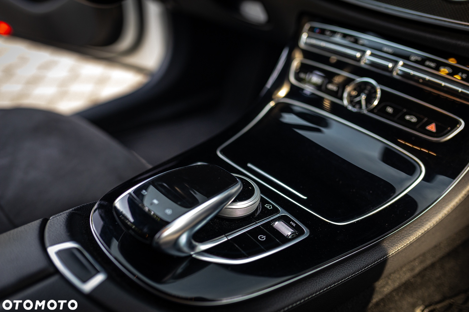 Mercedes-Benz Klasa E 220 d 4-Matic 9G-TRONIC - 10