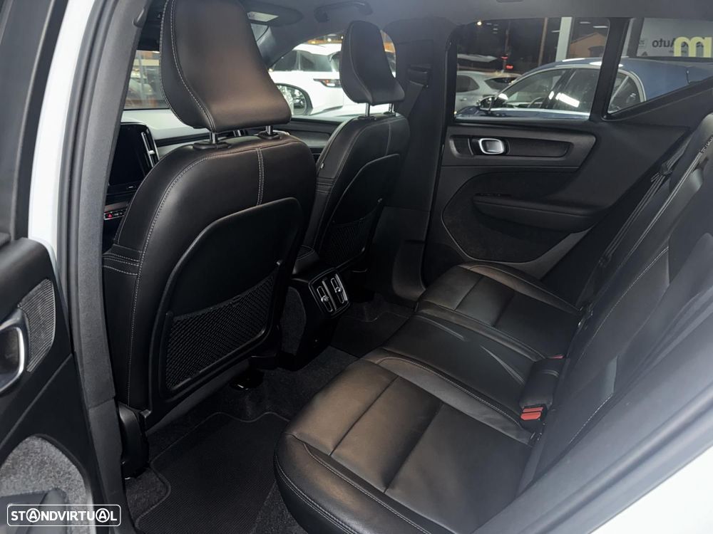 Volvo XC 40 1.5 T2 Momentum Plus - 31