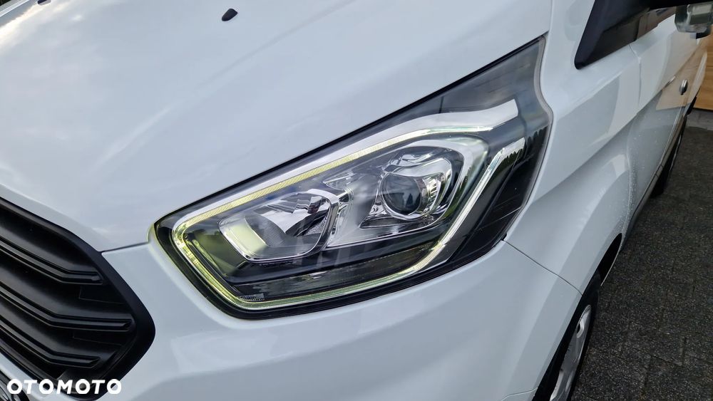 Ford TRANSIT CUSTOM - 23