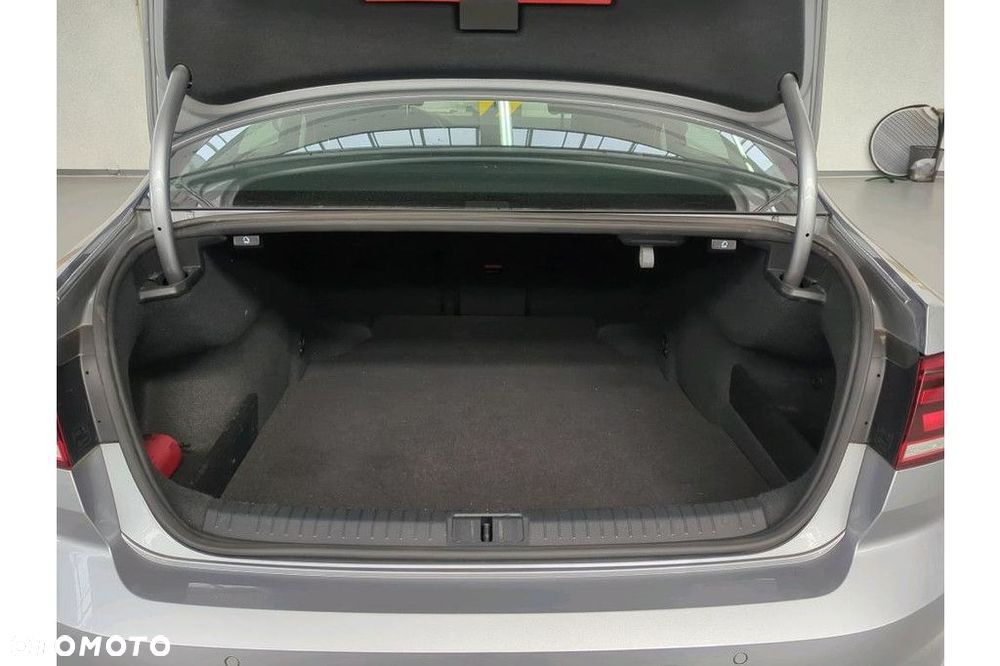 Volkswagen Passat - 10