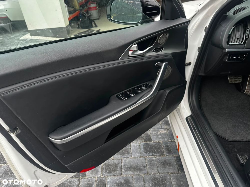 Kia Stinger 3.3 T-GDI V6 GT Prestige Line AWD - 9