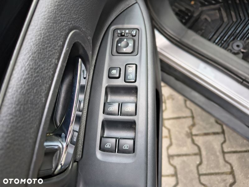 Mitsubishi Outlander - 11