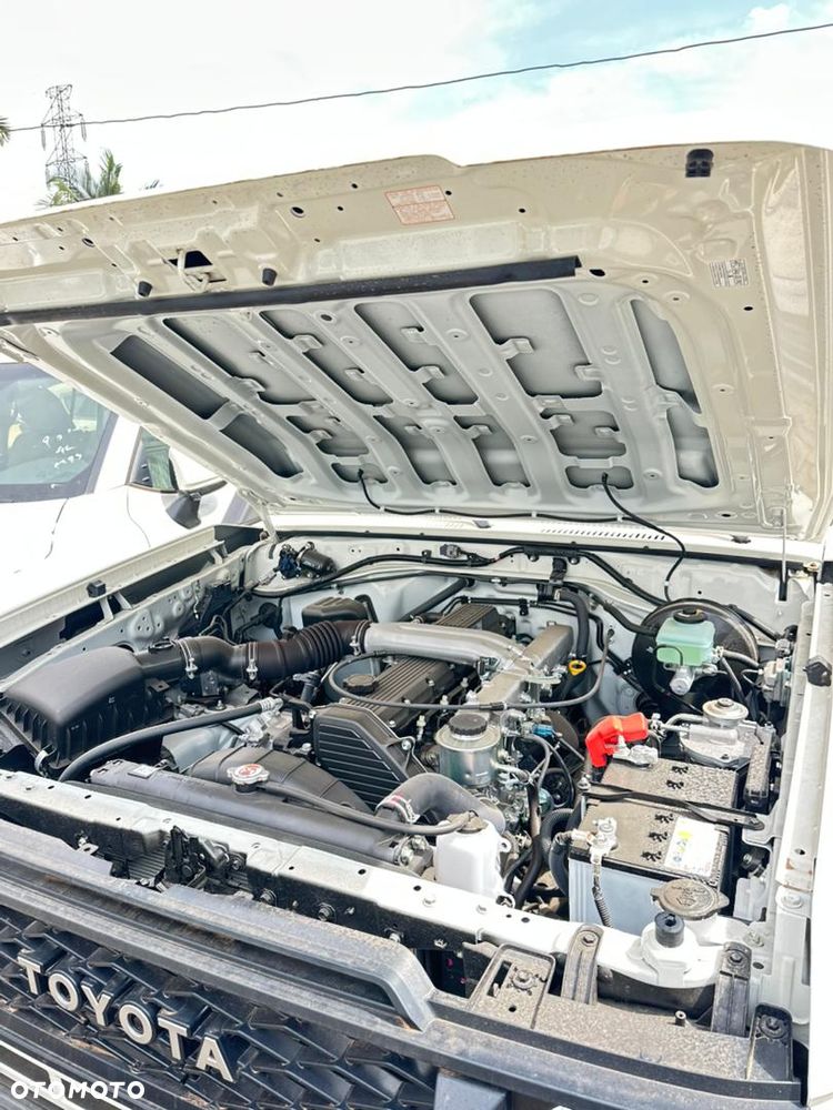 Toyota Land Cruiser - 16