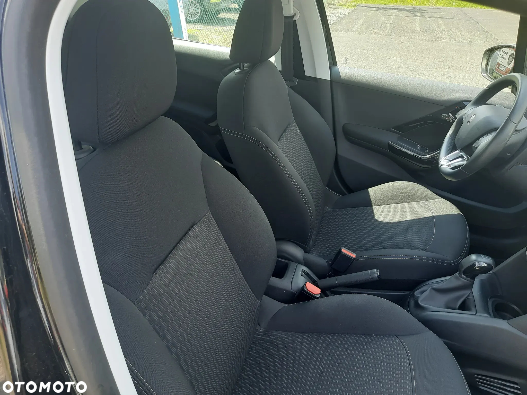 Peugeot 208 1.2 PureTech GPF Signature S&S - 15
